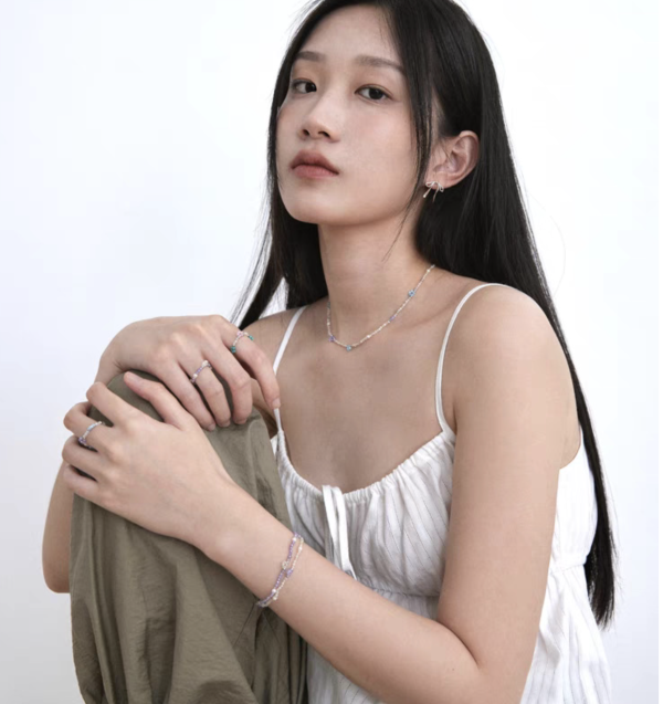 多巴胺水晶鎖骨鍊｜天然彩石 × 925銀扣頭 925純銀項鍊、日本古董珠、極細項鍊、駝色鎖骨鍊、小花珠飾、手工串珠飾品、小眾飾品推薦