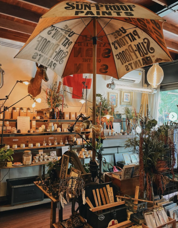 Cinder and Smoke | 居家擴香系列 Cinder and Smoke, 泰國香氛, 清邁代購, 手工擴香, 天然精油, White Barn, Wanderland, Cabin Camp, 木質調擴香, 果香調擴香, 居家質感擺飾