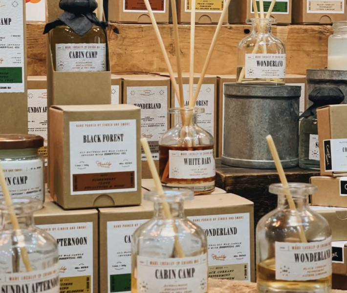 Cinder and Smoke | 居家擴香系列 Cinder and Smoke, 泰國香氛, 清邁代購, 手工擴香, 天然精油, White Barn, Wanderland, Cabin Camp, 木質調擴香, 果香調擴香, 居家質感擺飾