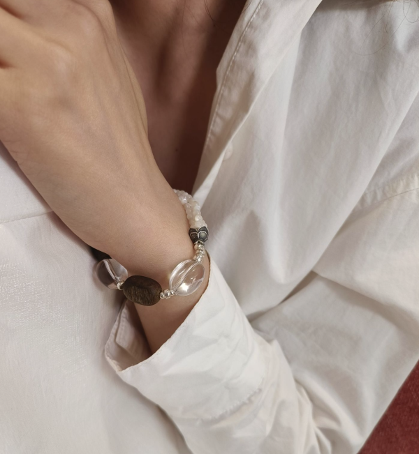 靜白之光｜沉香木 × 白蝶貝 × 純銀蓮花珠手鍊 泰銀手鍊、青金石手鍊、天然水晶飾品、925純銀、民族風飾品、做舊銀飾、小眾設計、綠松石手鍊