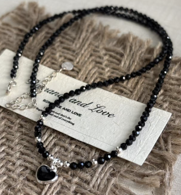 黑尖晶愛心項鍊｜S925純銀 泰銀手鍊、青金石手鍊、天然水晶飾品、925純銀、民族風飾品、做舊銀飾、小眾設計、綠松石手鍊