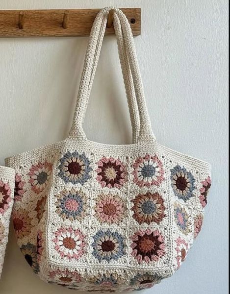花語編織包｜暖陽花園 手工編織包、花朵鉤針包、太陽花拼接包、復古編織托特包、奶油色花花包、大容量編織肩背包