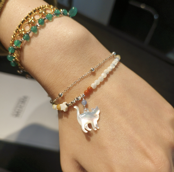 布偶貓假兩層彩石項鍊｜白蝶貝 × 南紅瑪瑙 × 925純銀 925純銀項鍊、日本古董珠、極細項鍊、駝色鎖骨鍊、小花珠飾、手工串珠飾品、小眾飾品推薦