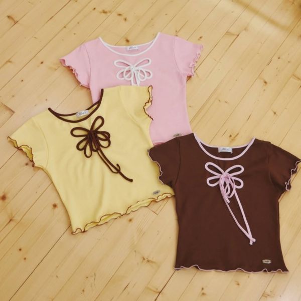 泰國設計師滾邊花花造型撞色短袖上衣 