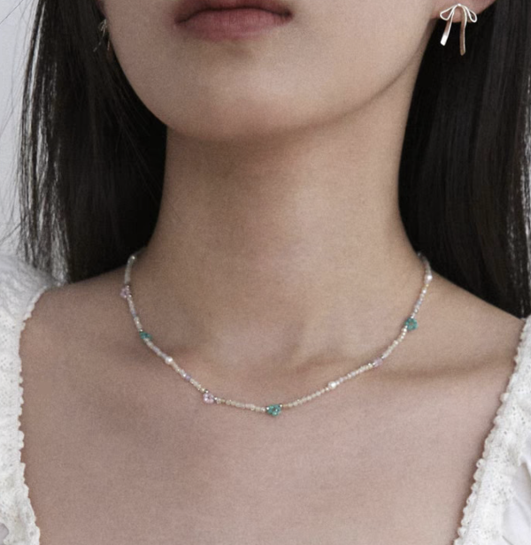 多巴胺水晶鎖骨鍊｜天然彩石 × 925銀扣頭 925純銀項鍊、日本古董珠、極細項鍊、駝色鎖骨鍊、小花珠飾、手工串珠飾品、小眾飾品推薦