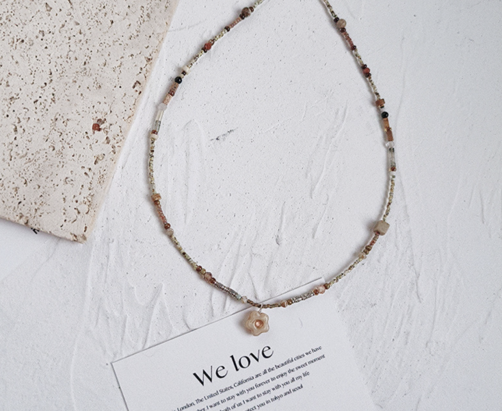 925純銀古董珠極細項鍊｜復古棕 × 小花石 925純銀項鍊、日本古董珠、極細項鍊、駝色鎖骨鍊、小花珠飾、手工串珠飾品、小眾飾品推薦