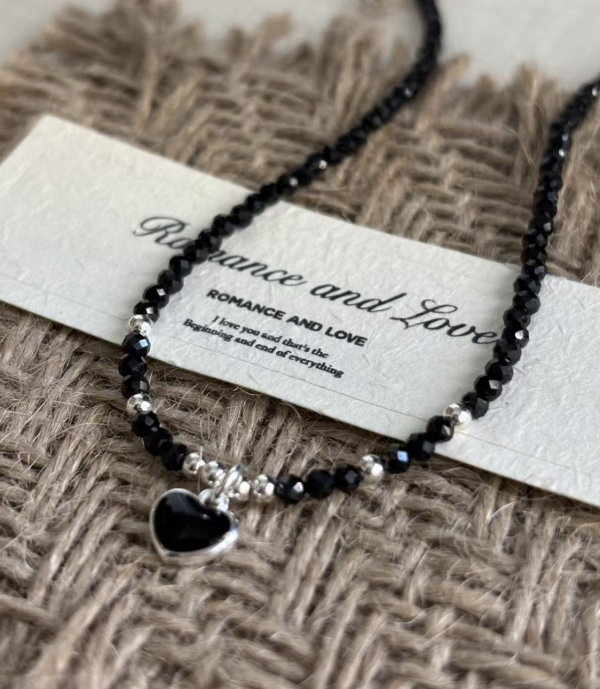 黑尖晶愛心項鍊｜S925純銀 泰銀手鍊、青金石手鍊、天然水晶飾品、925純銀、民族風飾品、做舊銀飾、小眾設計、綠松石手鍊