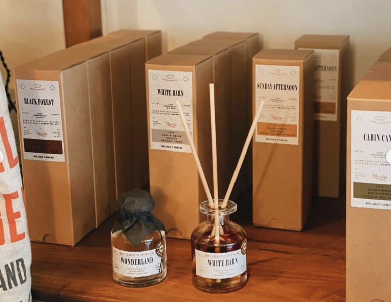 Cinder and Smoke | 居家擴香系列 Cinder and Smoke, 泰國香氛, 清邁代購, 手工擴香, 天然精油, White Barn, Wanderland, Cabin Camp, 木質調擴香, 果香調擴香, 居家質感擺飾
