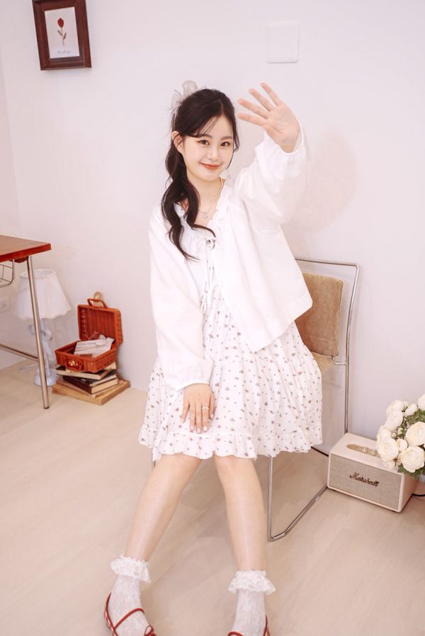 碎花感綁帶花邊洋裝 碎花感綁帶花邊洋裝