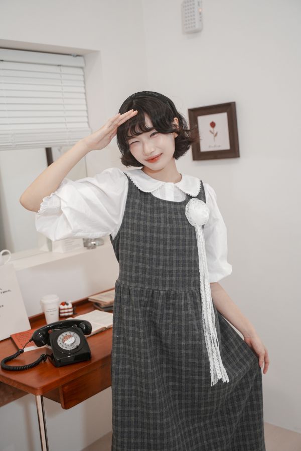 蕾絲滾邊圓領澎澎袖上衣 蕾絲滾邊圓領澎澎袖上衣