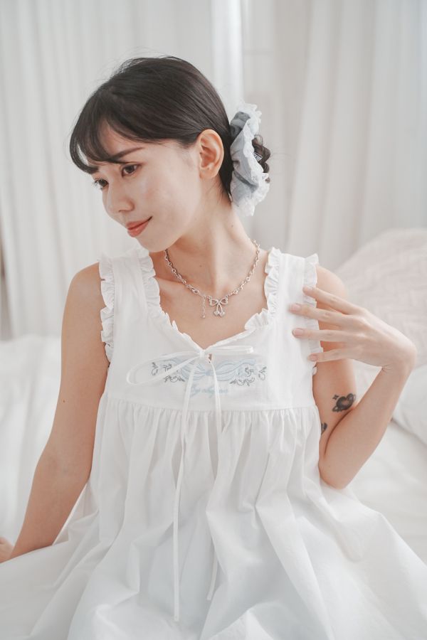 現貨 ∣ 蝴蝶結刺繡花邊洋裝 蝴蝶結刺繡花邊洋裝,刺繡花邊洋裝