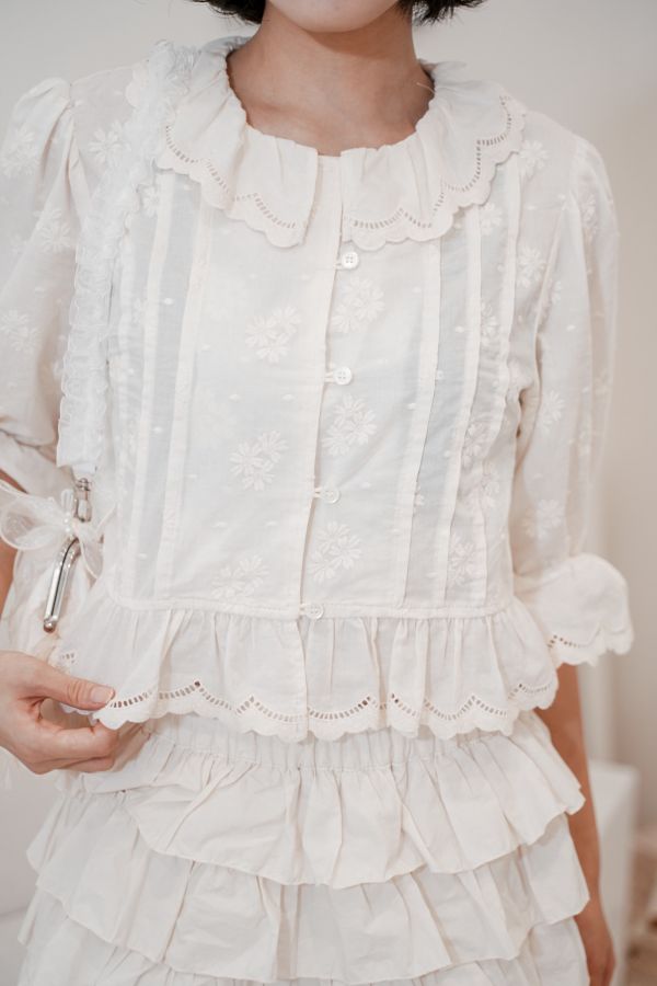 雕花刺繡花邊上衣 雕花刺繡花邊上衣