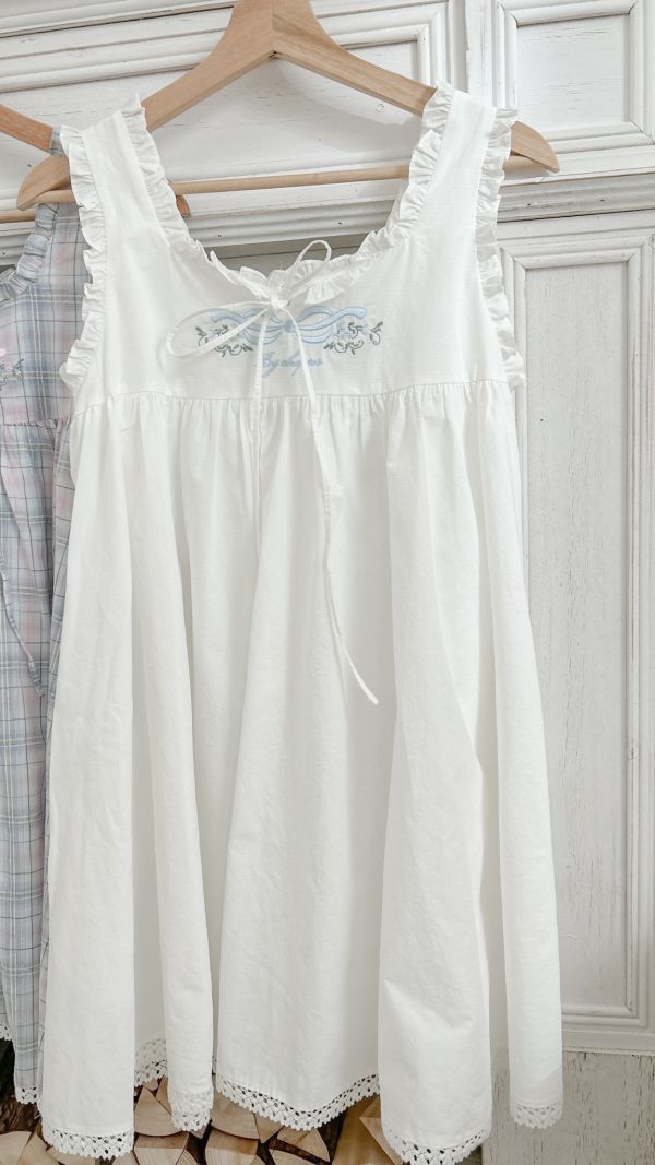 現貨 ∣ 蝴蝶結刺繡花邊洋裝 蝴蝶結刺繡花邊洋裝,刺繡花邊洋裝