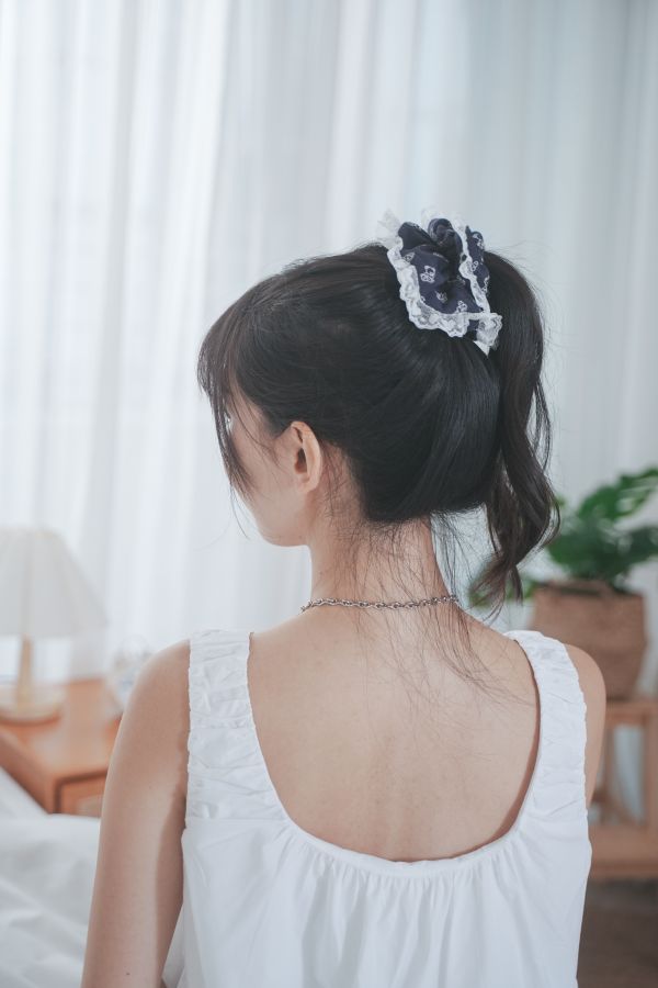 小熊蕾絲滾邊髮圈 小熊蕾絲滾邊髮圈,髮圈