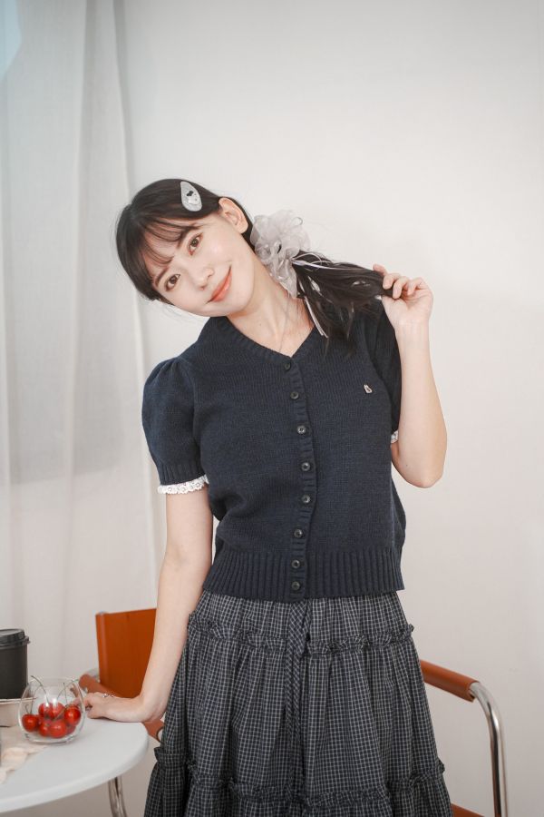 現貨 ∣ 針織排釦澎袖上衣 針織排釦澎袖上衣,針織上衣