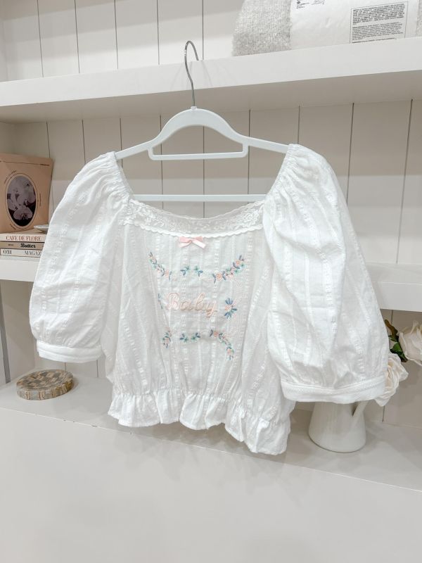 花朵刺繡澎袖上衣 花朵刺繡澎袖上衣