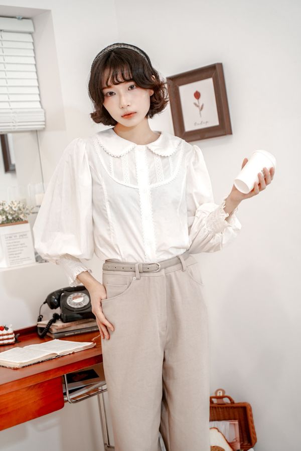 蕾絲滾邊圓領澎澎袖上衣 蕾絲滾邊圓領澎澎袖上衣