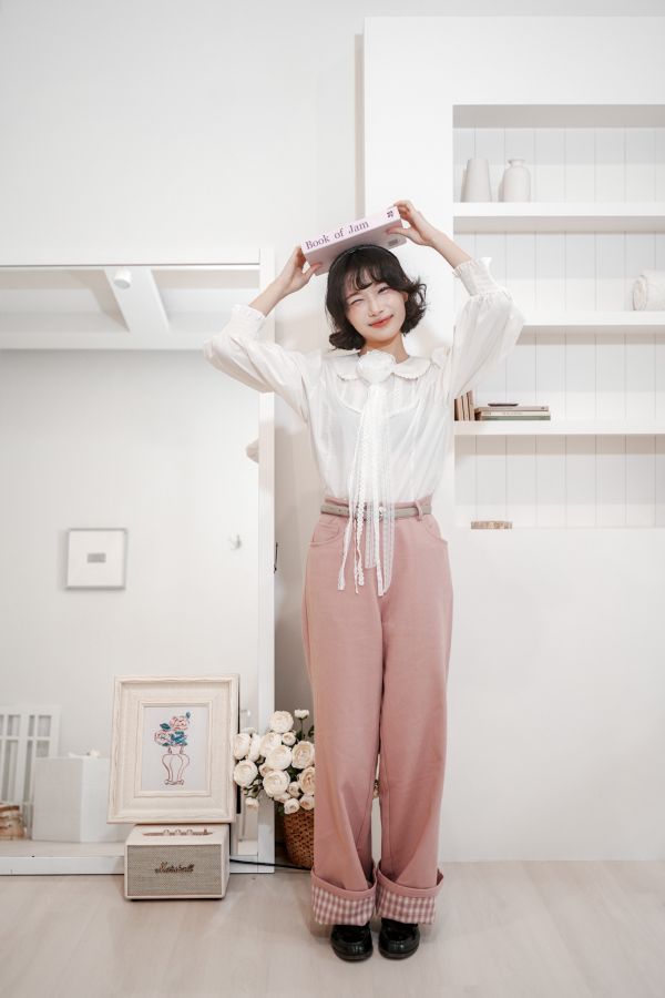 蕾絲滾邊圓領澎澎袖上衣 蕾絲滾邊圓領澎澎袖上衣