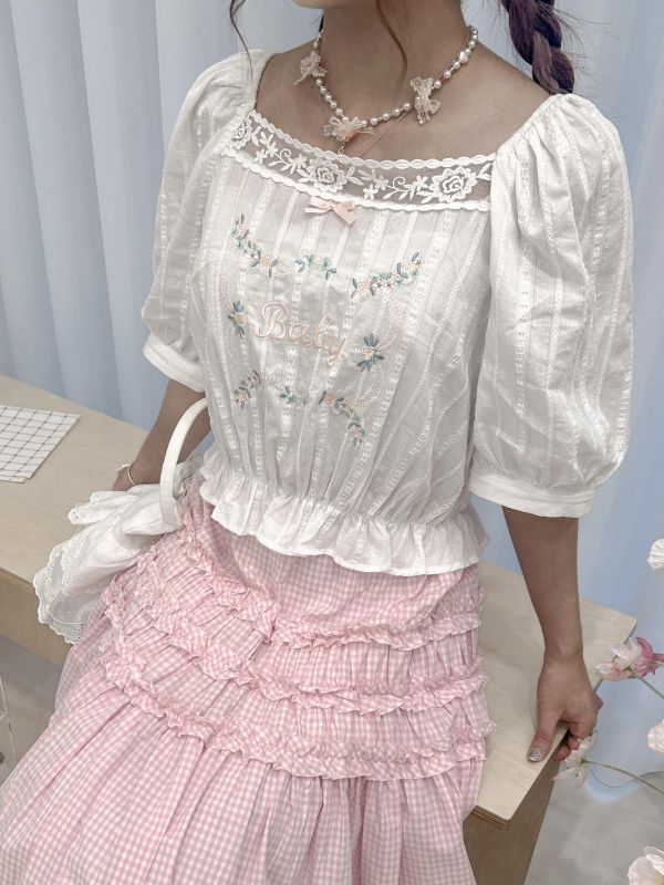 花朵刺繡澎袖上衣 花朵刺繡澎袖上衣