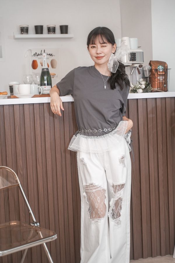 現貨 ∣ 刺繡花邊拼紗上衣 刺繡花邊拼紗上衣,韓國服飾,韓系服飾,韓系上衣