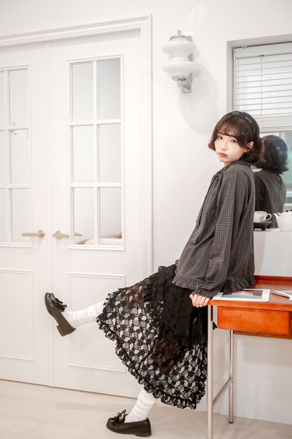 下擺不規則蕾絲長裙 下擺不規則蕾絲長裙