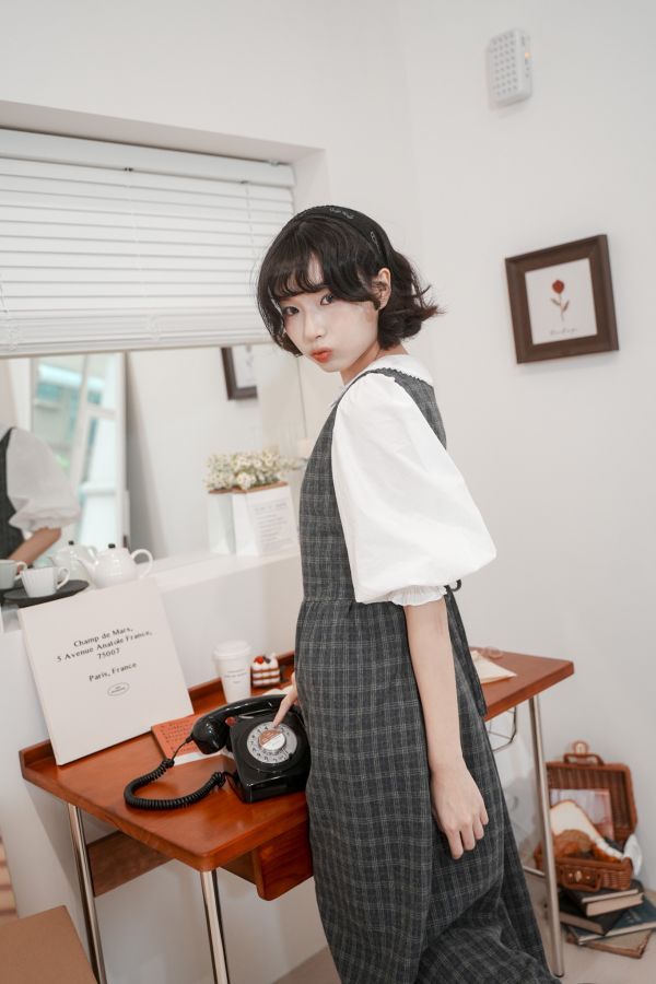 蕾絲滾邊圓領澎澎袖上衣 蕾絲滾邊圓領澎澎袖上衣