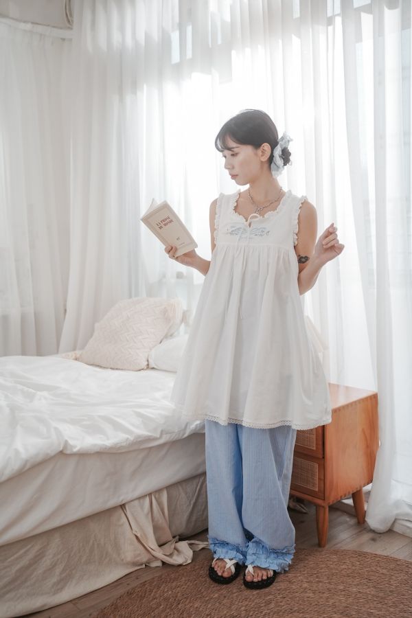 現貨 ∣ 蝴蝶結刺繡花邊洋裝 蝴蝶結刺繡花邊洋裝,刺繡花邊洋裝