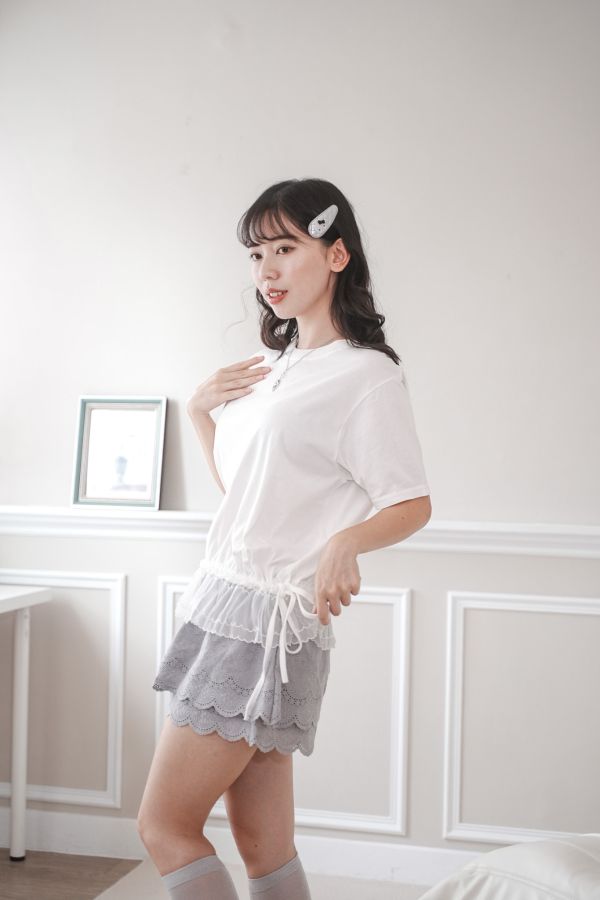 現貨 ∣ 刺繡花邊拼紗上衣 刺繡花邊拼紗上衣,韓國服飾,韓系服飾,韓系上衣