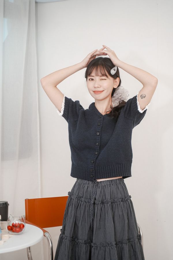 現貨 ∣ 針織排釦澎袖上衣 針織排釦澎袖上衣,針織上衣