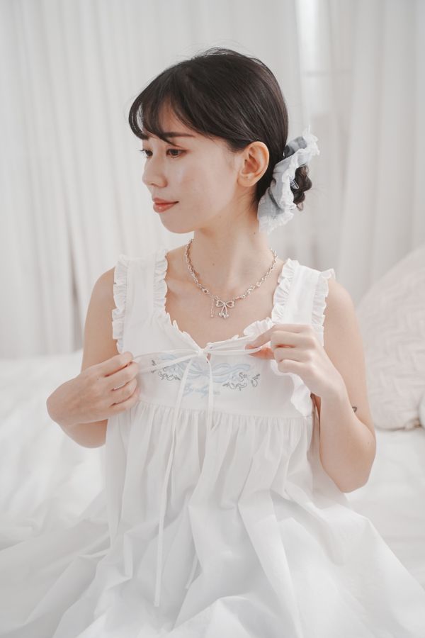 現貨 ∣ 蝴蝶結刺繡花邊洋裝 蝴蝶結刺繡花邊洋裝,刺繡花邊洋裝