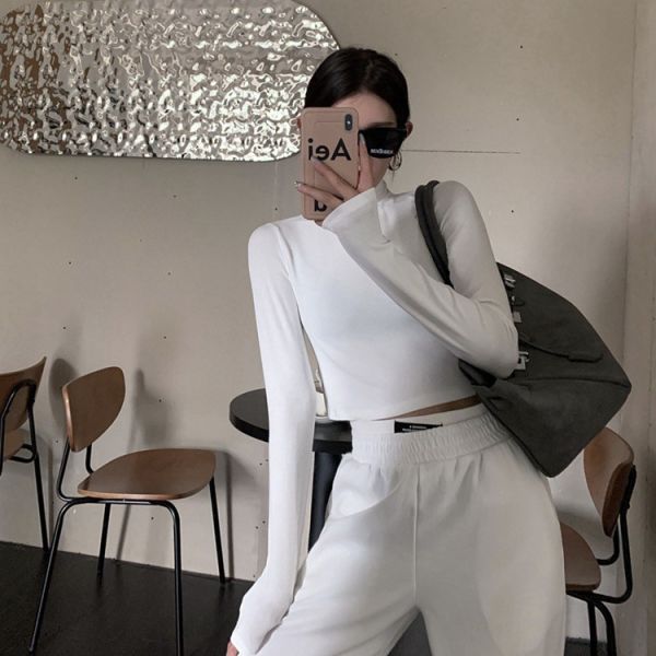 女短版彈力高領上衣 