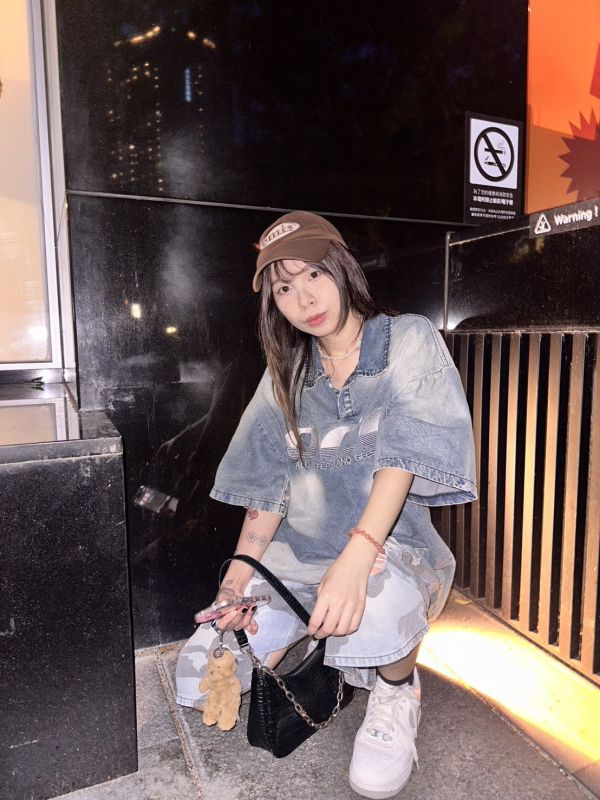 膝破迷彩七分褲 