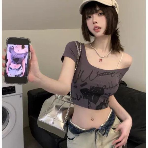 美式塗鴉斜肩露肚T 