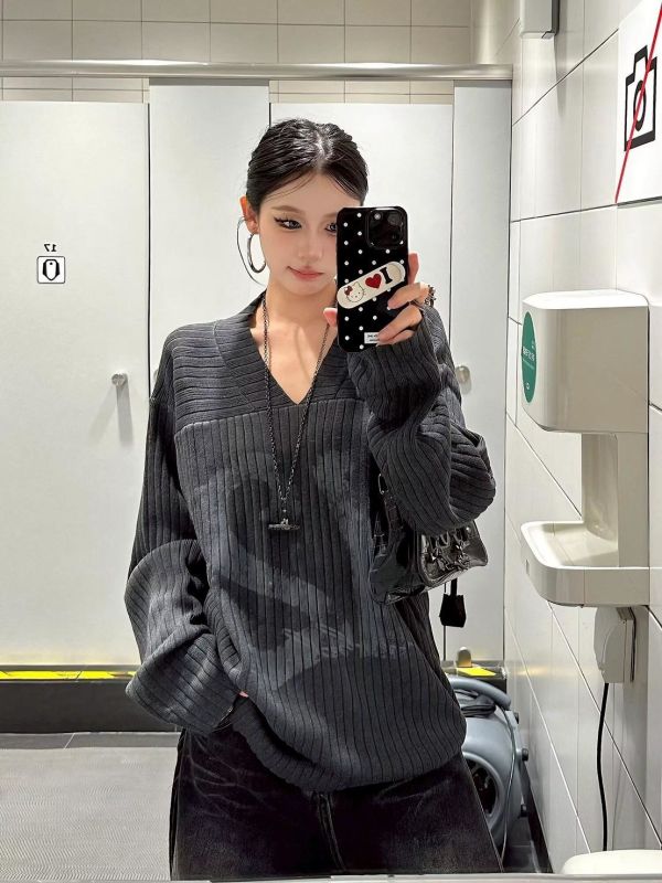 美式復古V領坑條毛衣 