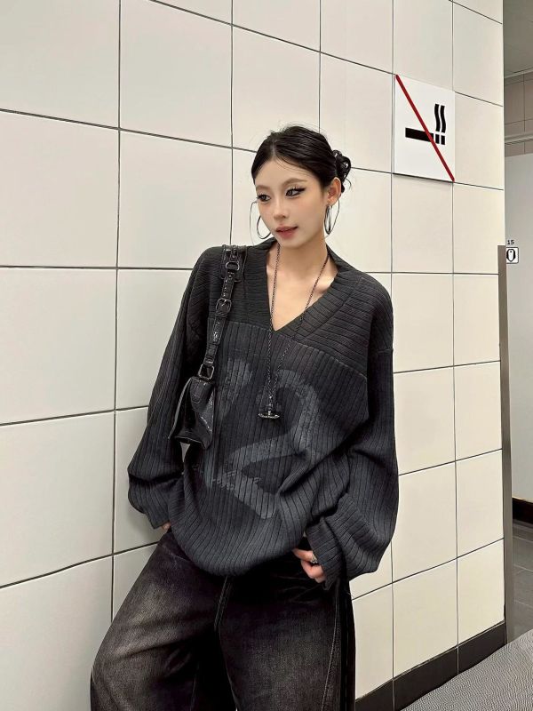 美式復古V領坑條毛衣 