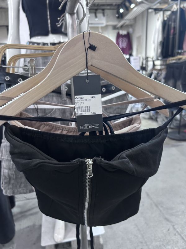 掛脖綁帶拉鍊上衣 