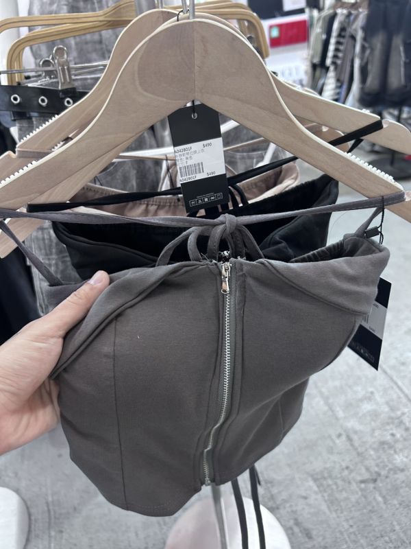 掛脖綁帶拉鍊上衣 