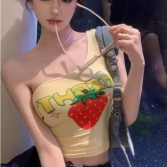 純域草莓露肩吊帶背心 