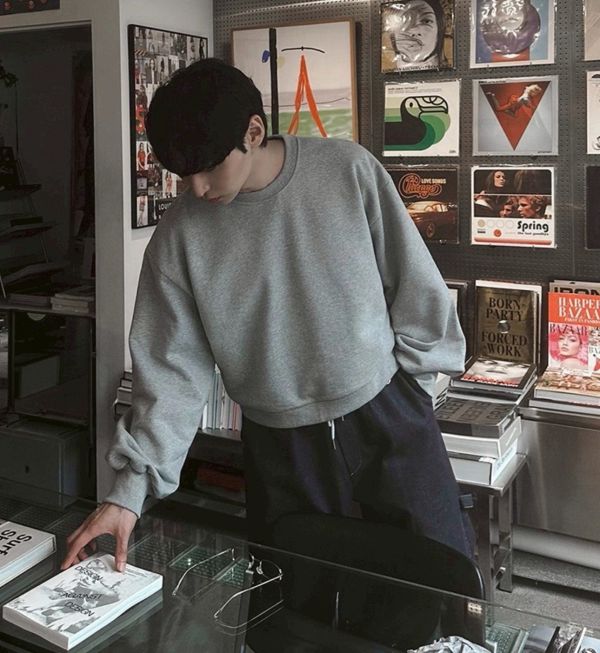 簡約牛奶絨短版大學T 