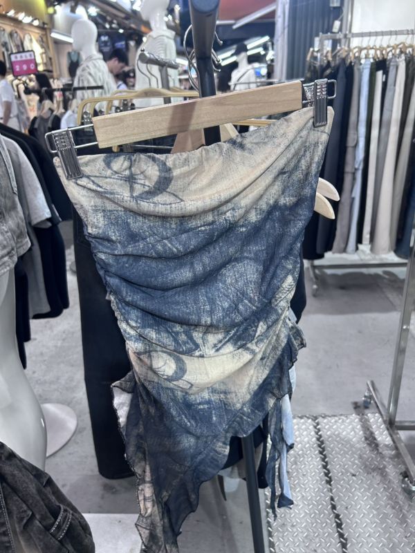 不規則荷葉露間上衣 