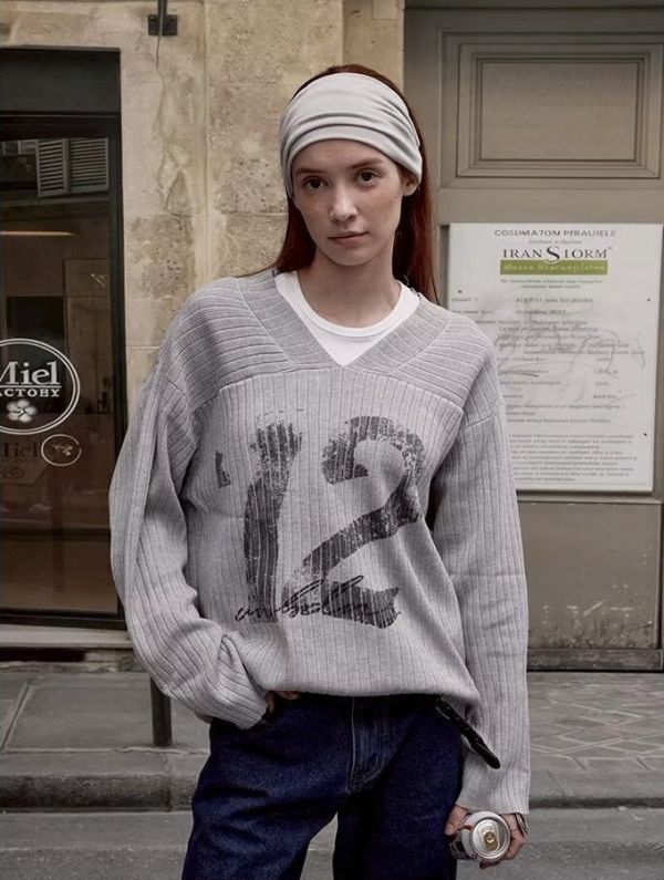 美式復古V領坑條毛衣 