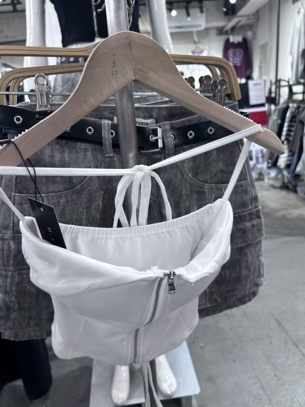 掛脖綁帶拉鍊上衣 