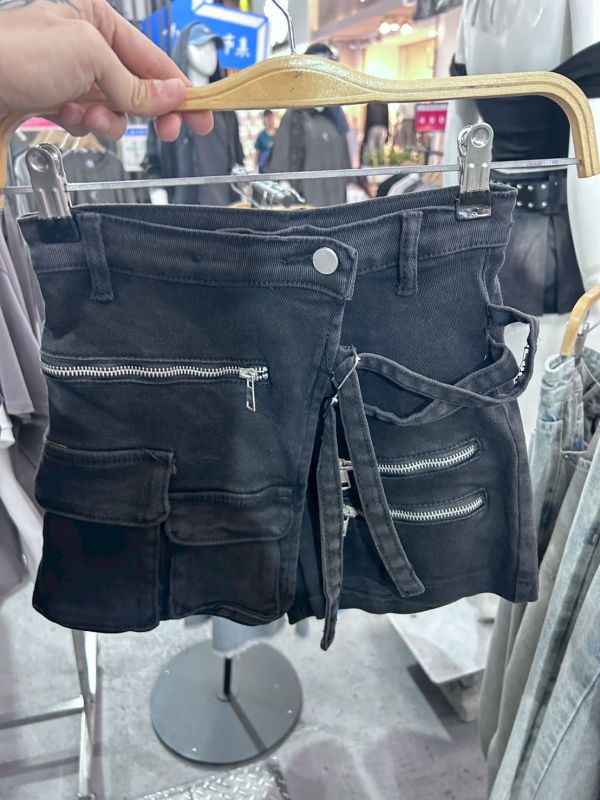 斜切造型復古短裙 