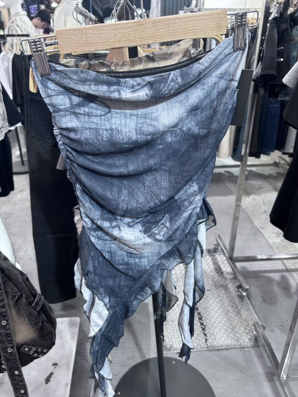 不規則荷葉露間上衣 