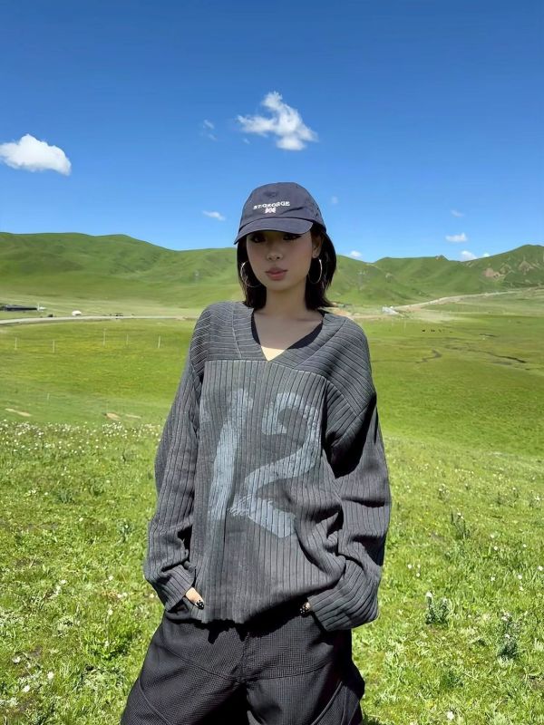 美式復古V領坑條毛衣 