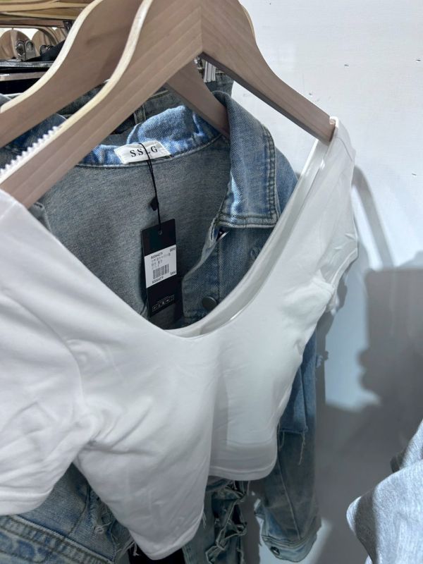 挖背辣妹罩杯小可愛 