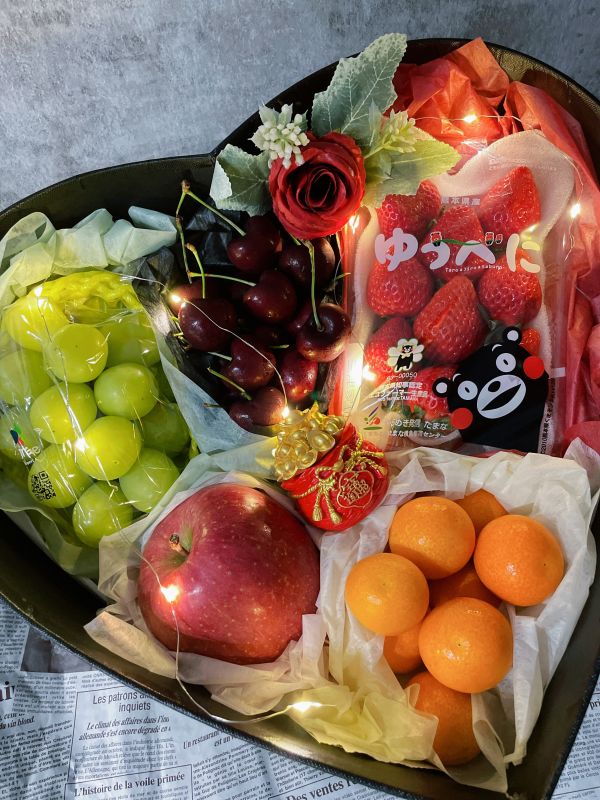 金運奔馥12 新年禮盒,2026,馬年,過年禮盒,送禮首選,禮盒,水果禮盒,精緻禮盒,禮盒推薦,馬年禮盒,過年,日本蘋果,蘋果,蘋果禮,日本蜜柑,櫻桃,市田柿,柿餅,草莓,日本草莓,愛心