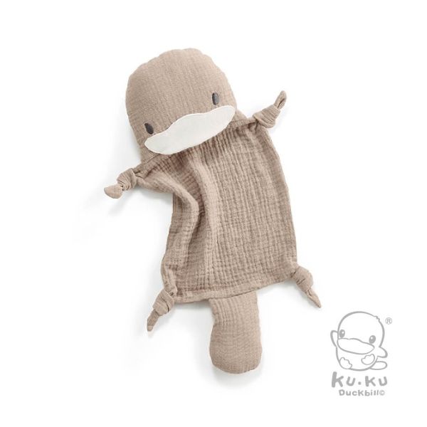 酷咕鴨 KUKU PLUS 寶寶多功能安撫巾｜純棉柔紗 安撫入睡｜幼犬杏・雀鳥粉・酷鴨棕・魟魚灰 寶寶安撫巾, 多功能安撫巾, KUKU PLUS, 酷咕鴨安撫巾, 嬰兒安撫玩具, 純棉紗布安撫巾, 新生兒安撫, 寶寶睡眠用品