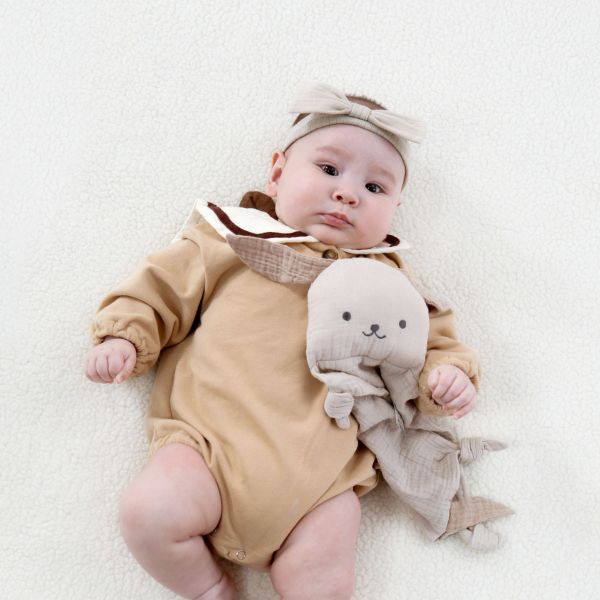 酷咕鴨 KUKU PLUS 寶寶多功能安撫巾｜純棉柔紗 安撫入睡｜幼犬杏・雀鳥粉・酷鴨棕・魟魚灰 寶寶安撫巾, 多功能安撫巾, KUKU PLUS, 酷咕鴨安撫巾, 嬰兒安撫玩具, 純棉紗布安撫巾, 新生兒安撫, 寶寶睡眠用品