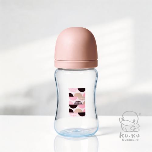 KUKU PLUS 酷咕鴨　印記PP寬口奶瓶 240ml／300ml｜嬰兒奶瓶 新生兒奶瓶｜柔光杏／暖陽粉／晨曦藍 KUKU PLUS印記PP奶瓶、酷咕鴨印記奶瓶、酷咕鴨PP寬口奶瓶240ml、酷咕鴨PP寬口奶瓶300ml、新生兒PP奶瓶推薦、寬口奶瓶推薦、嬰兒奶瓶推薦